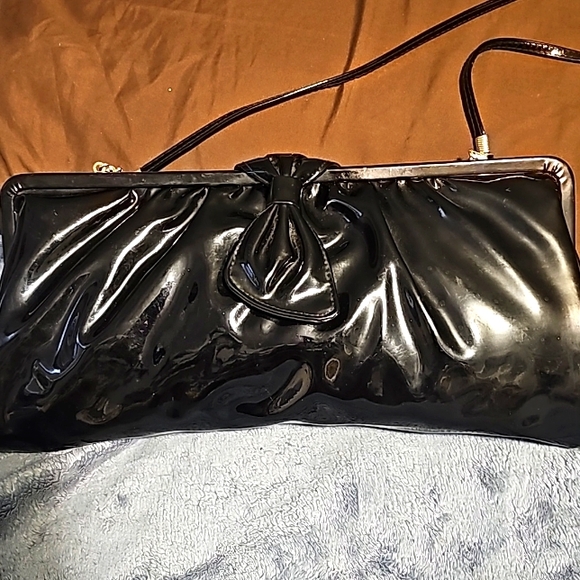 La Regale's Designer Vintage 60's Black Patent Leather Ande w/Bow Long Clutch - Picture 2 of 10